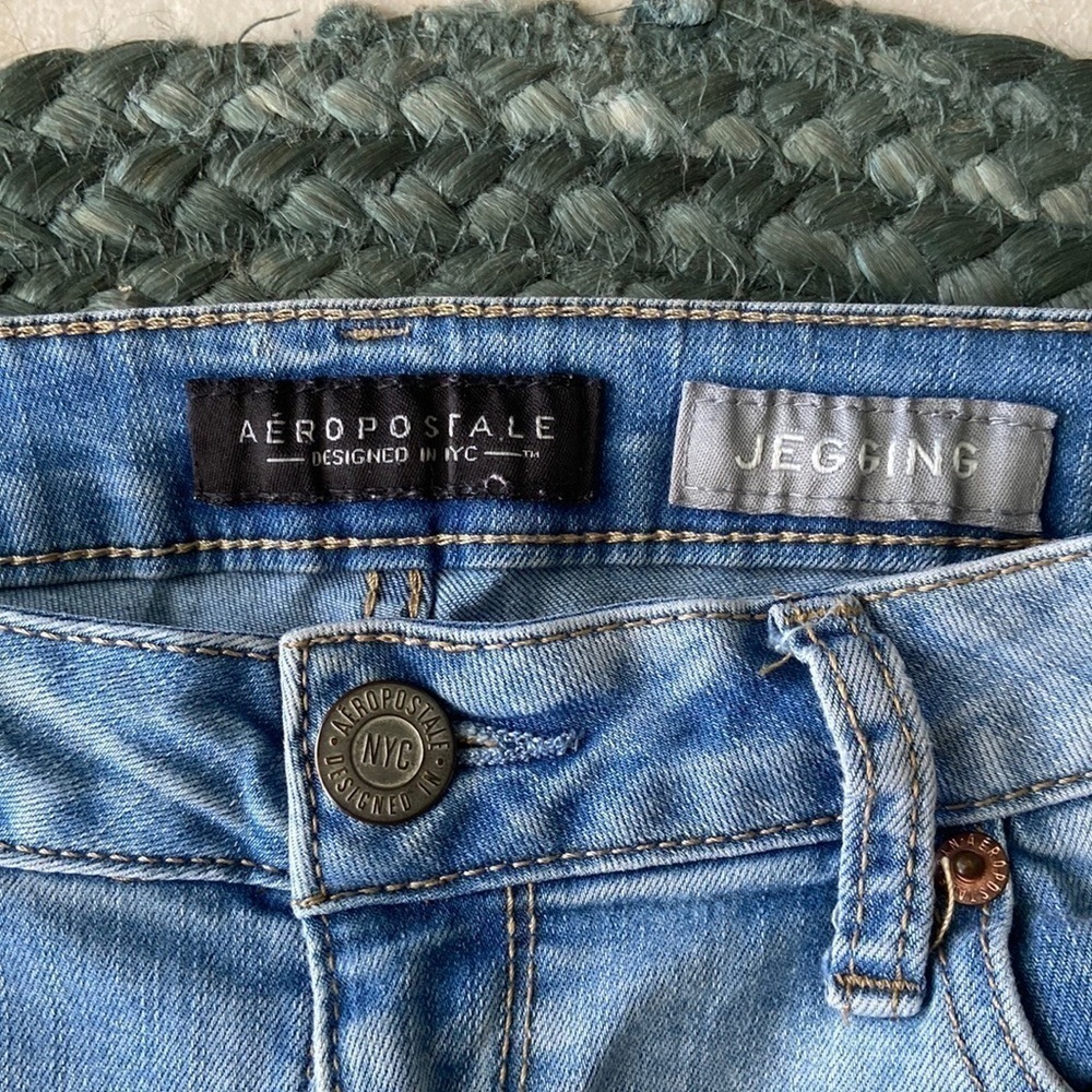 Aeropostale light wash jean jeggings size 8 short. Super stretchy. - Picture 2 of 3